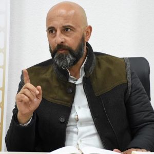 NËNTORI DHE SUBJEKTI EMANCIPUES I ARTIT nga Metin Izeti